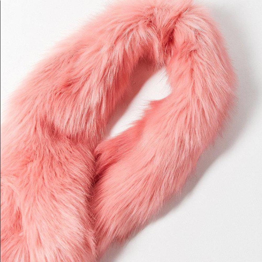 🆕NWT Urban Outfitters Faux Fur Ascot / Scarf - Picture 6 of 16